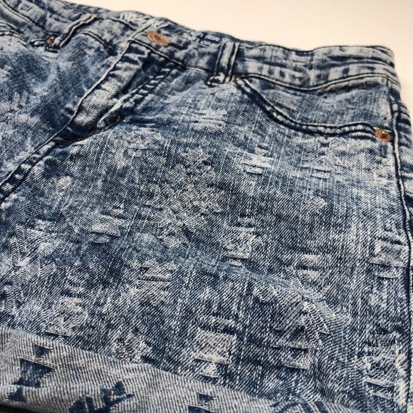 MOSSIMO Boho Mom Jeans Style Soft 80s Acid Wash Arrow High Rise Cuff Jean Shorts - Picture 5 of 12